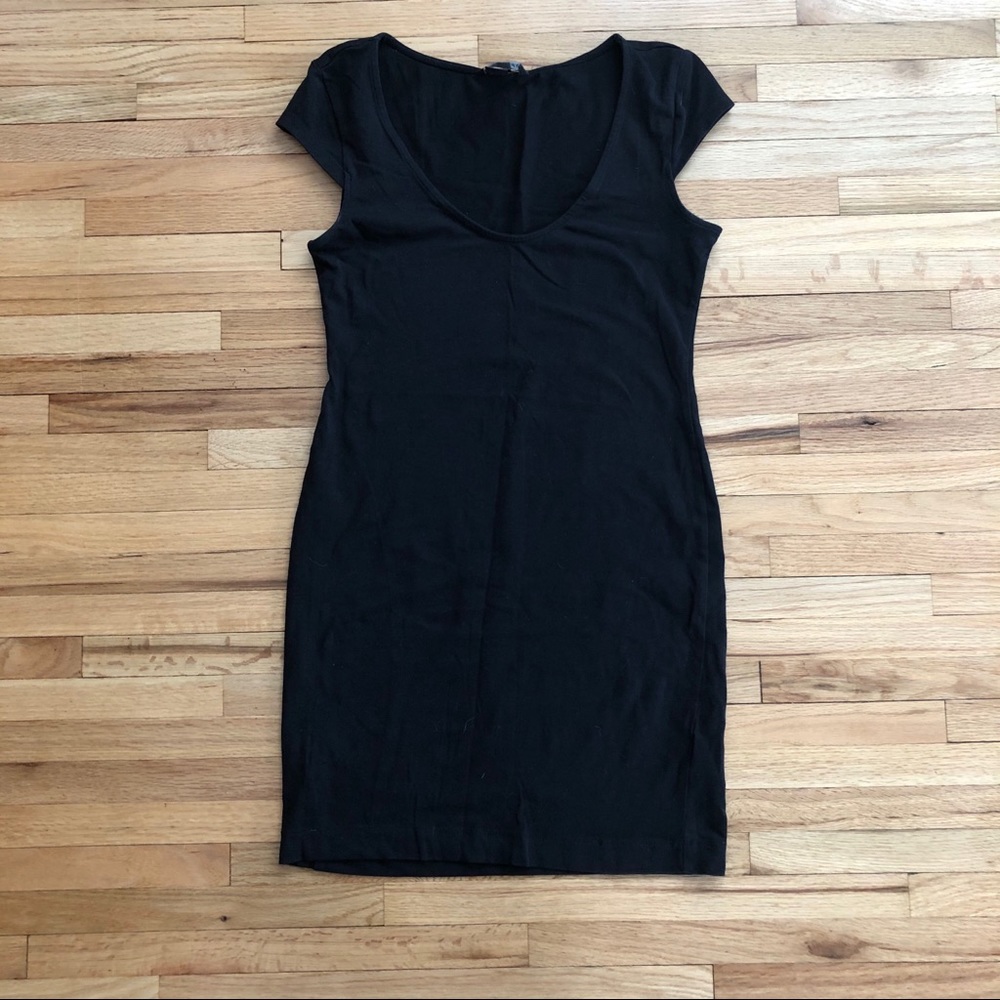 H&M Black cuffed sleeve dress size small